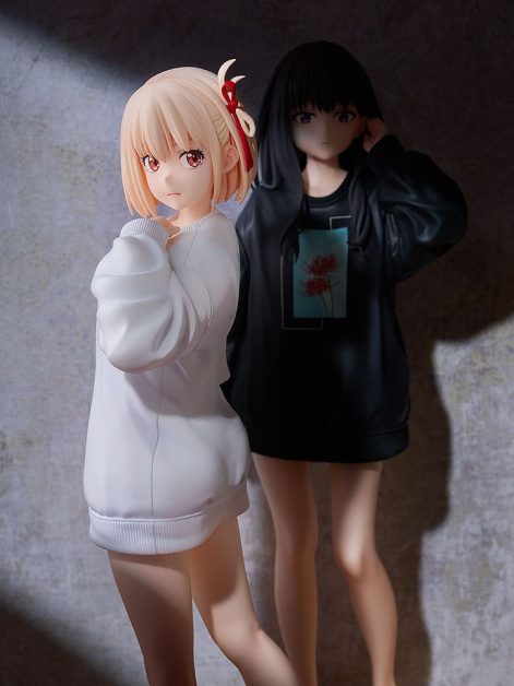 lycoris recoil chisato nishikigi oversized sweatshirt ver scale figure ()