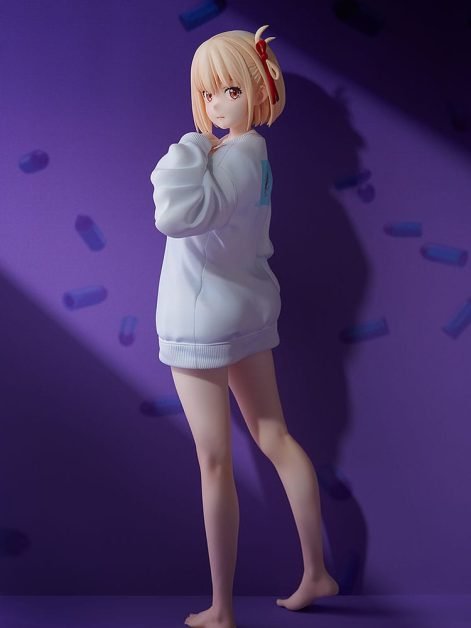 lycoris recoil chisato nishikigi oversized sweatshirt ver scale figure ()