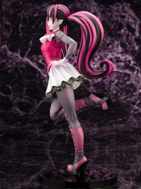 monster high draculaura scale figure ()