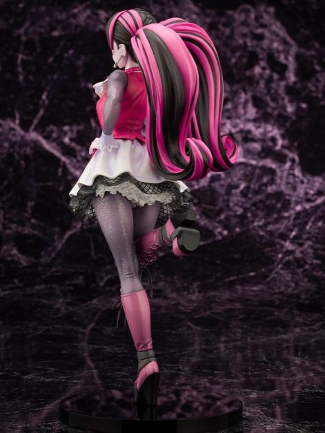 monster high draculaura scale figure ()