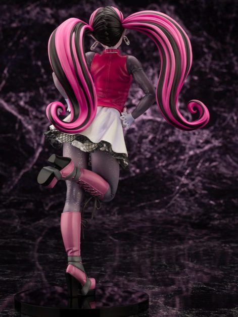 monster high draculaura scale figure ()