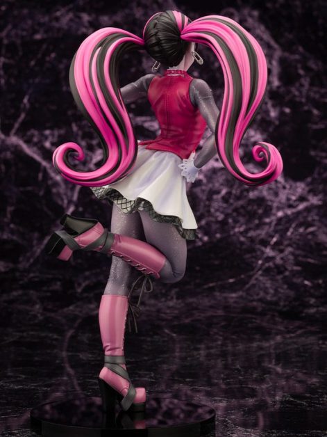 monster high draculaura scale figure ()