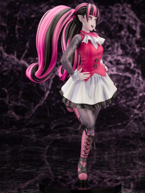 monster high draculaura scale figure ()