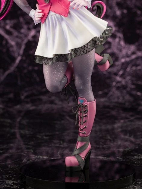 monster high draculaura scale figure ()