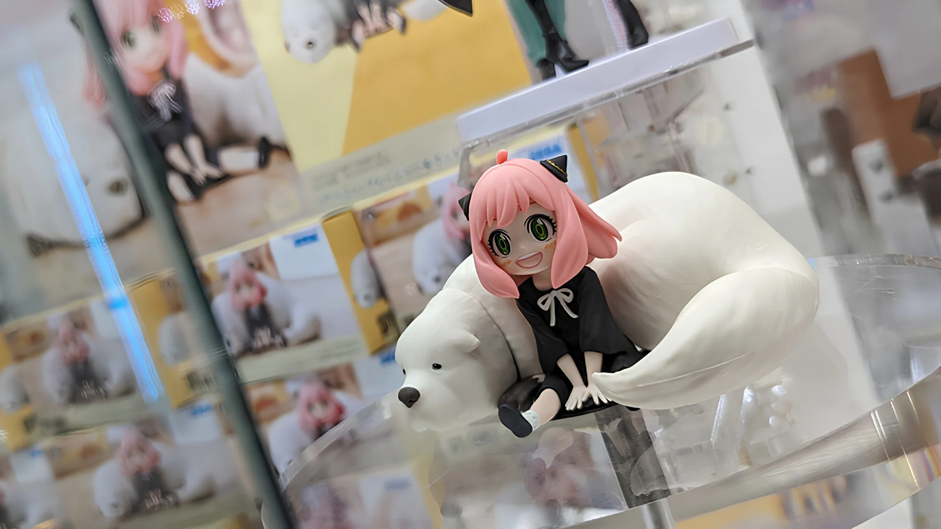 SPY x FAMILY Anya Forger and Bond prize figure on display inside a Japanese claw machine